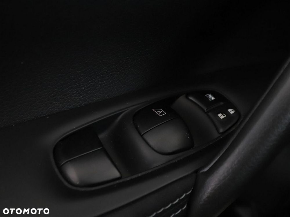 Nissan Qashqai 1.6 DIG-T N-Connecta - 34