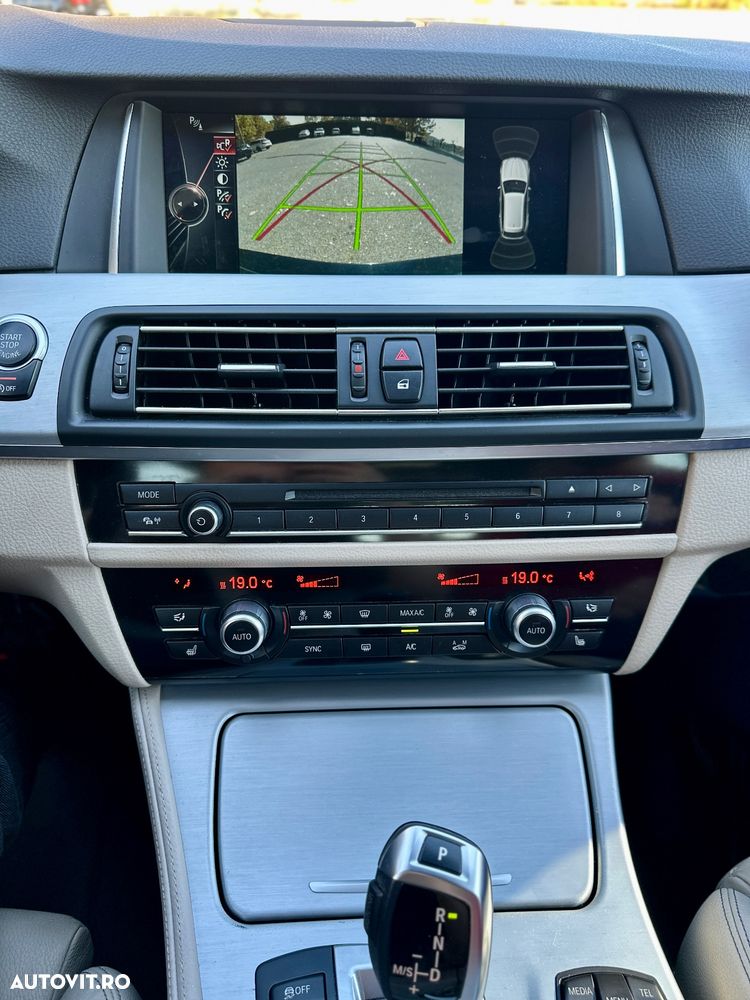 BMW Seria 5 520d xDrive - 12