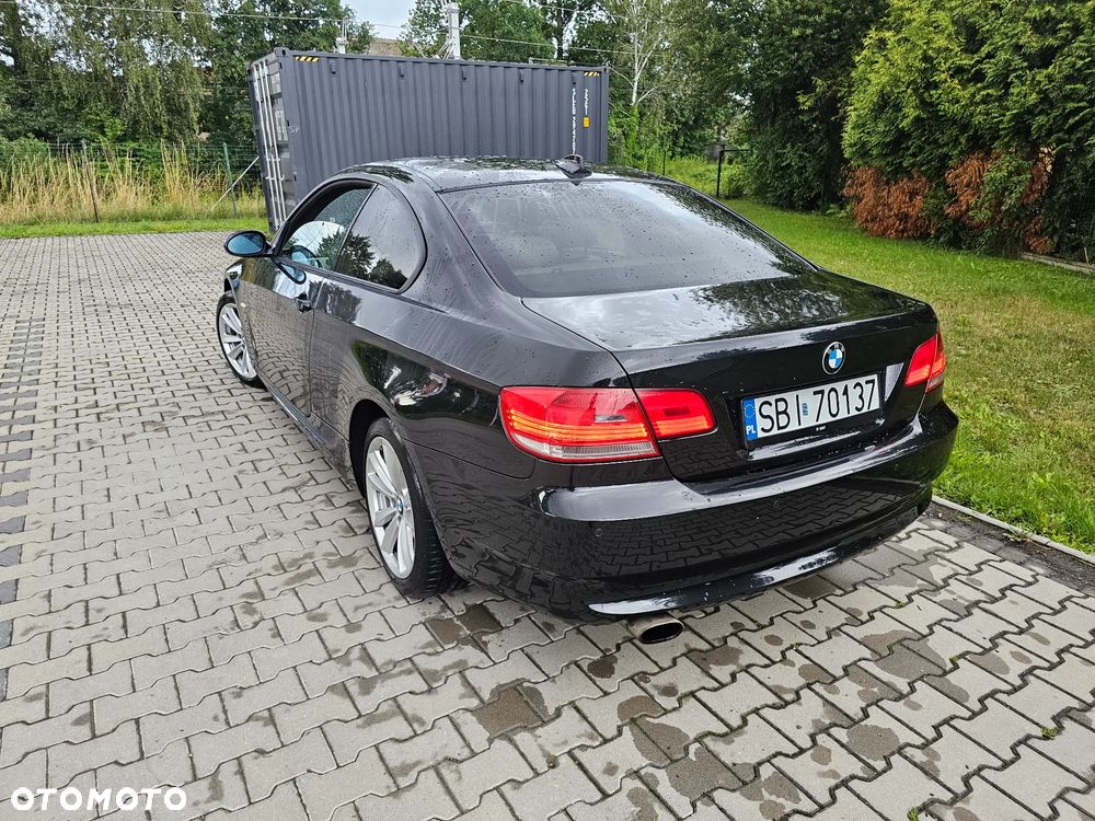 BMW 3 Series 2009 photo 2