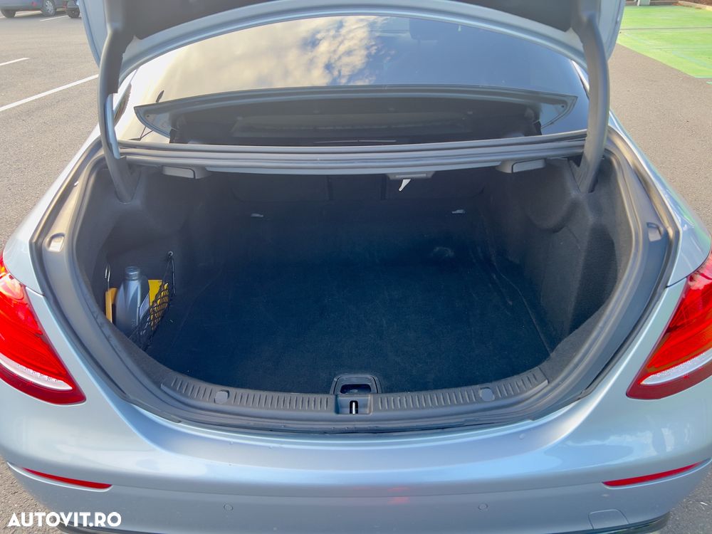 Mercedes-Benz E 220 Blue TEC BlueEFFICIENCY Edition - 28