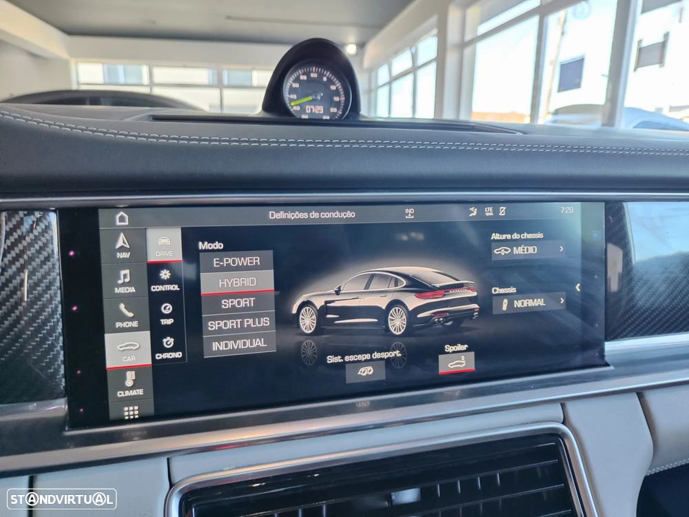 Porsche Panamera 4 E-Hybrid Platinum Edition - 38
