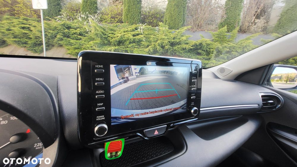 Toyota Yaris Hybrid 100 Dynamic - 12