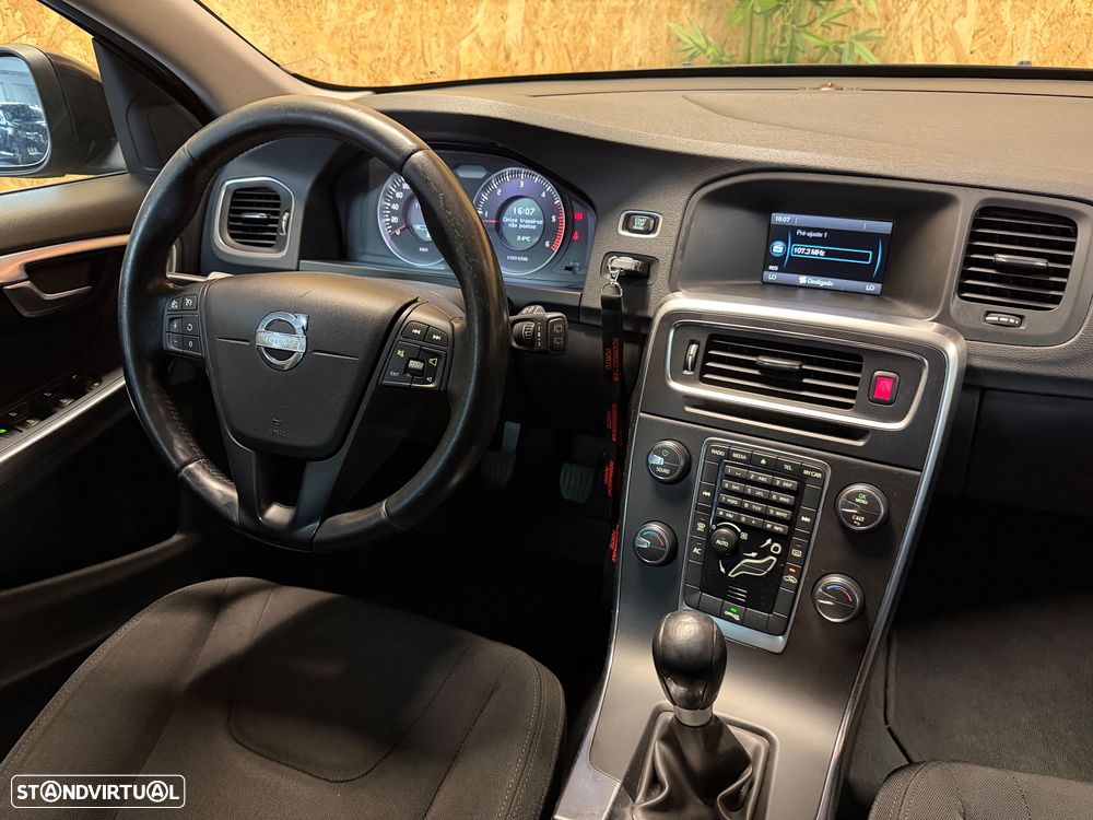 Volvo V60 2.0 D3 Momentum Start/Stop - 18