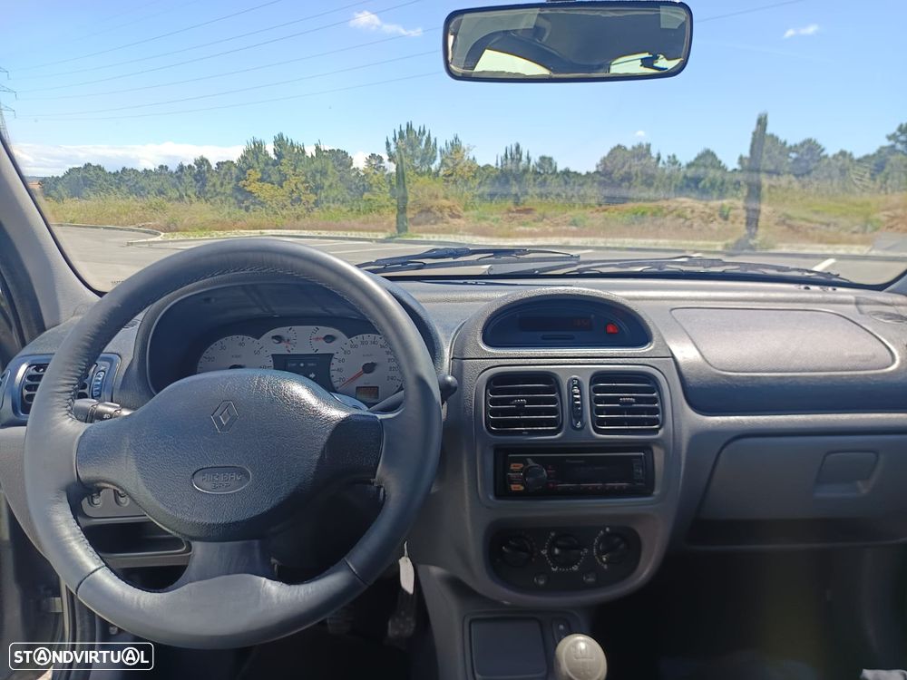 Renault Clio 1.4 16V Si - 30