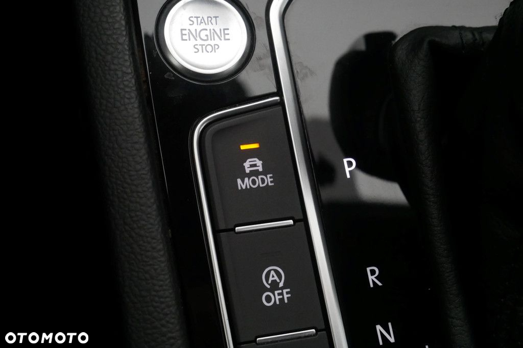 Volkswagen Passat 2.0 TDI Elegance DSG - 22