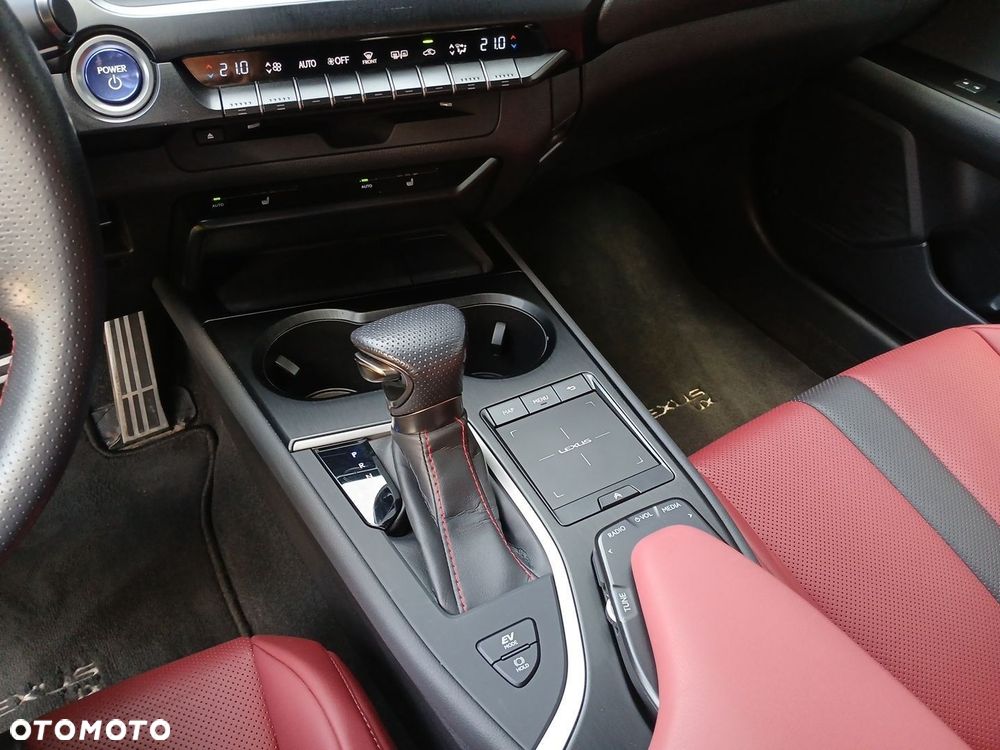 Lexus UX - 27