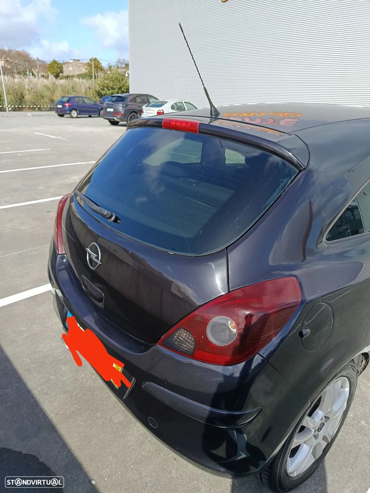 Opel Corsa 1.2 Color Race - 2