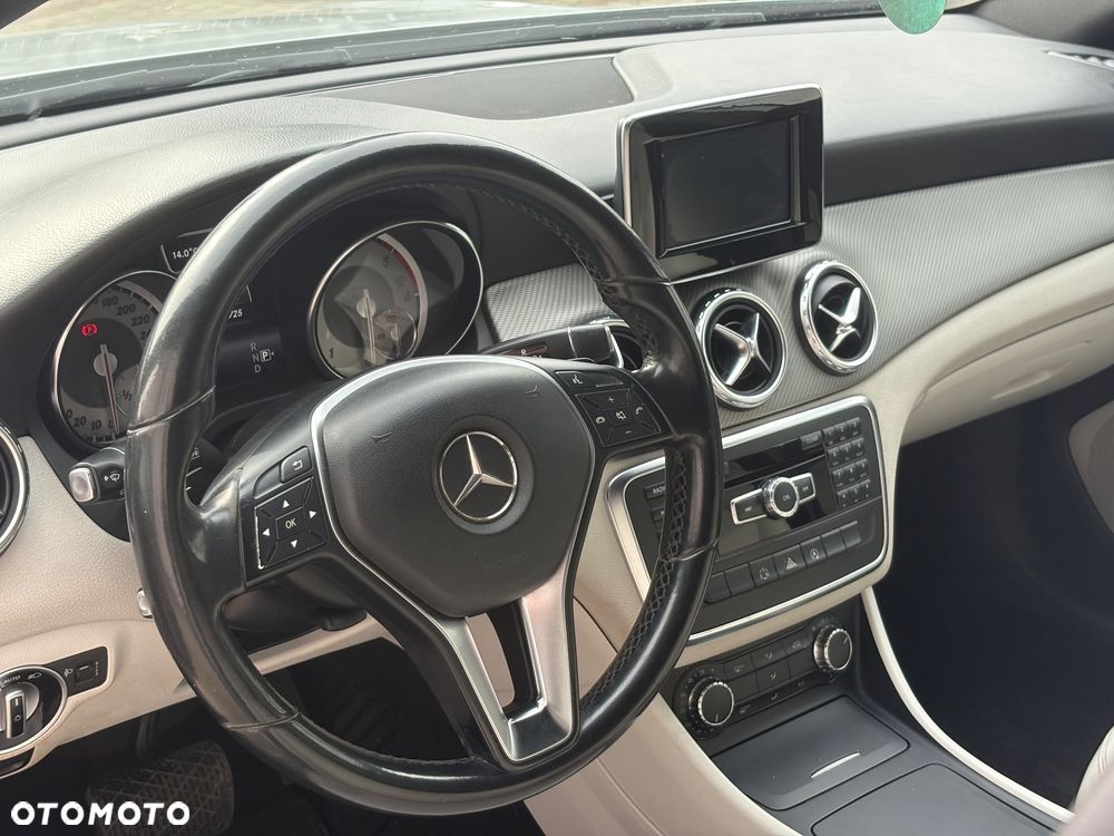 Mercedes-Benz GLA 200 (CDI) d 4Matic 7G-DCT AMG Line - 12