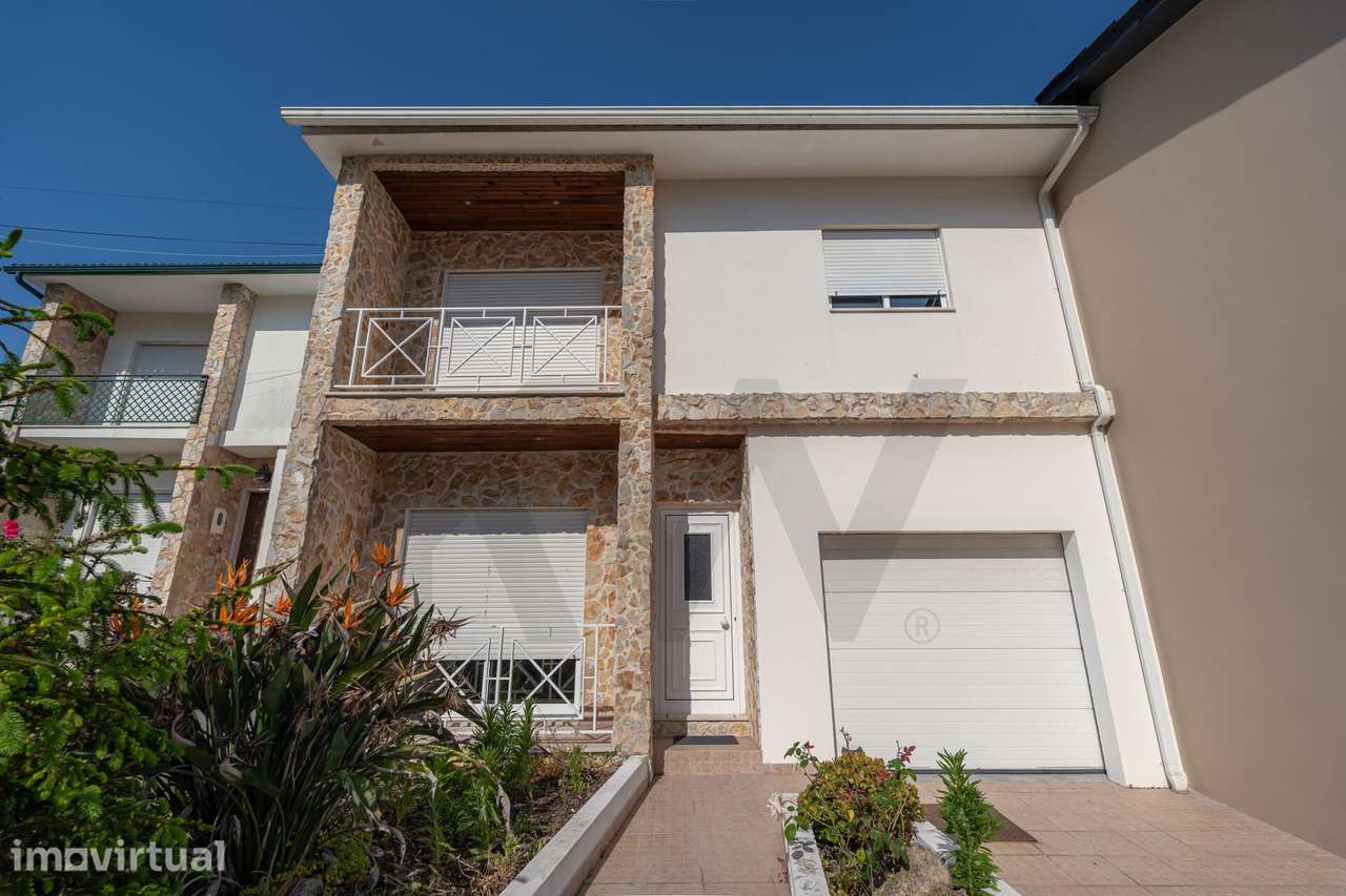 Moradia T4 com Garagem, Espaço Exterior e Zona de Convívio - Tavarede, - Grande imagem: 3/53