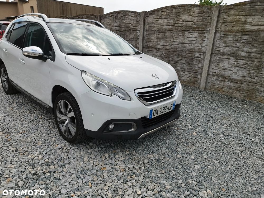 Peugeot 2008 1.6 BlueHDi Allure S&S - 11