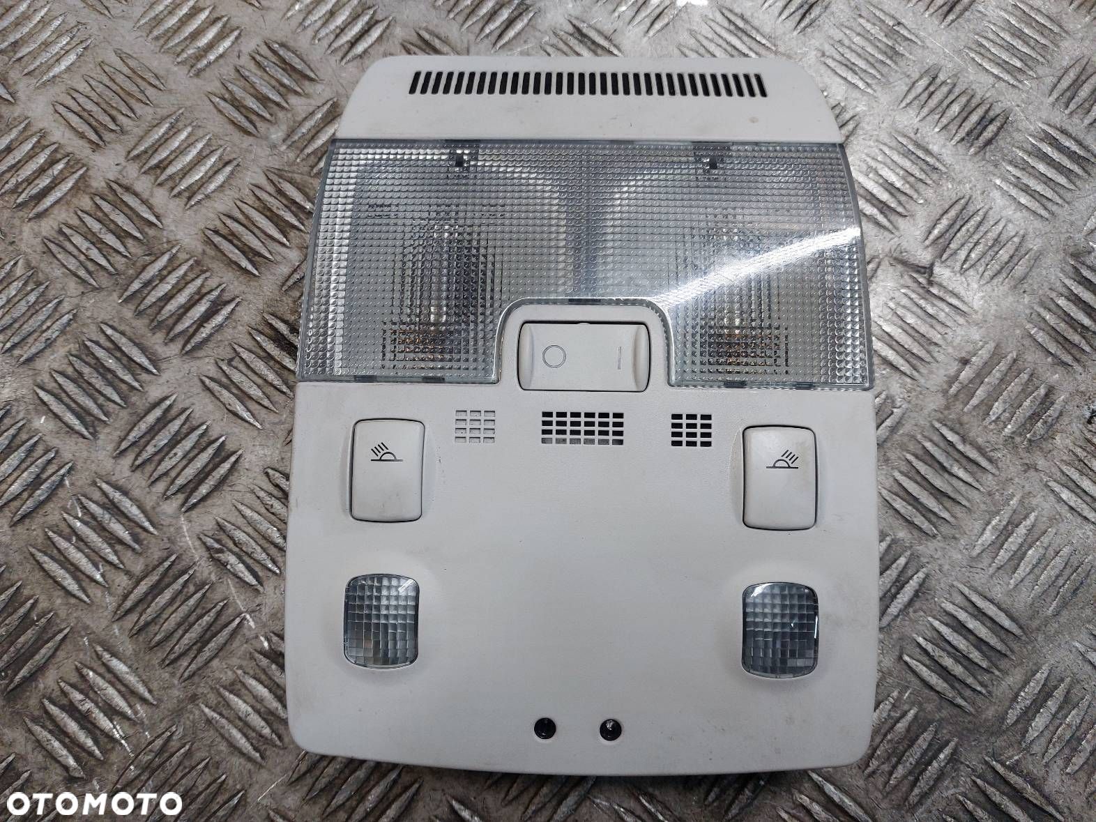 LAMPKA PODSUFITKI AUDI A3 8P 8E0947135E - 1