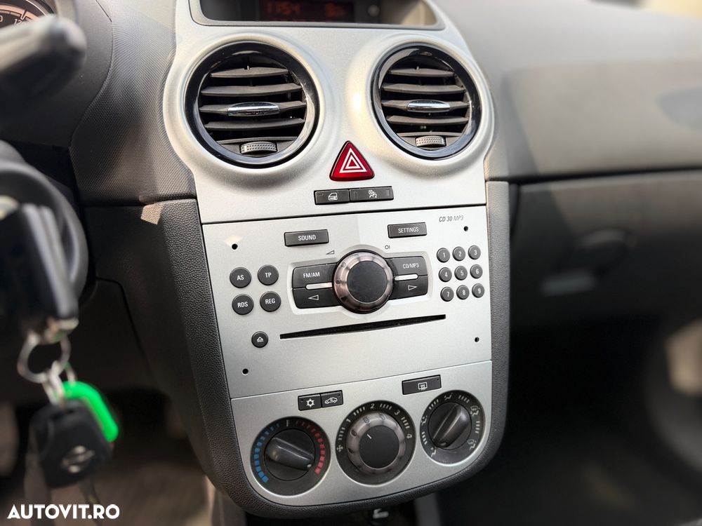 Opel Corsa 1.4 16V Innovation - 9