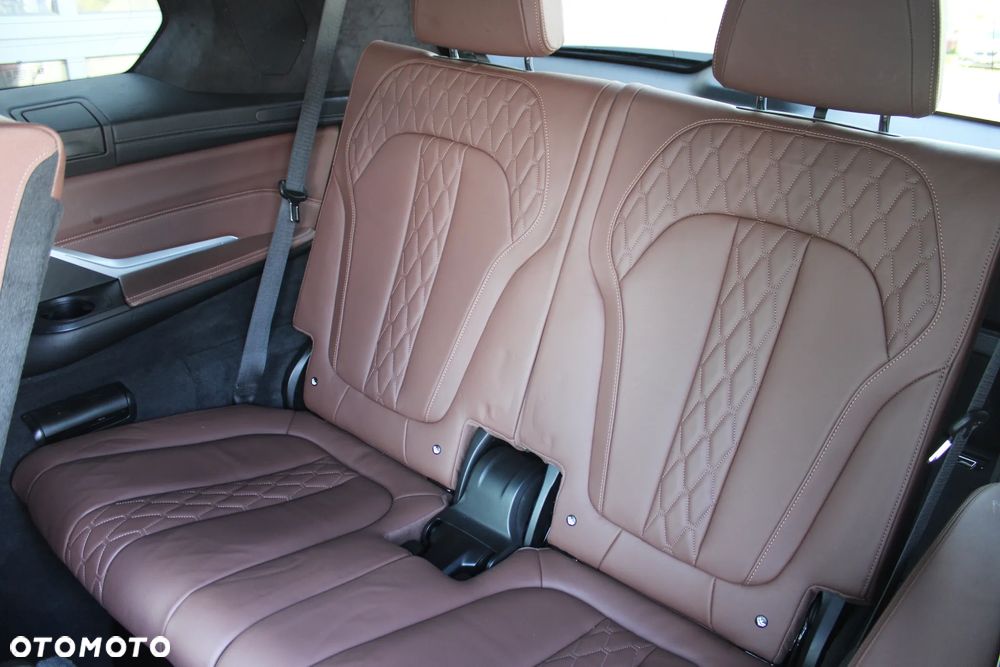 BMW X7 M50i sport - 32