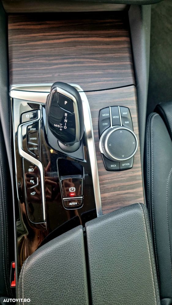 BMW Seria 5 530e Aut. Luxury Line - 28