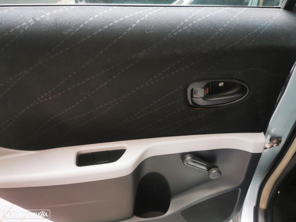 Toyota Yaris 1.0 VVT-i AC - 21