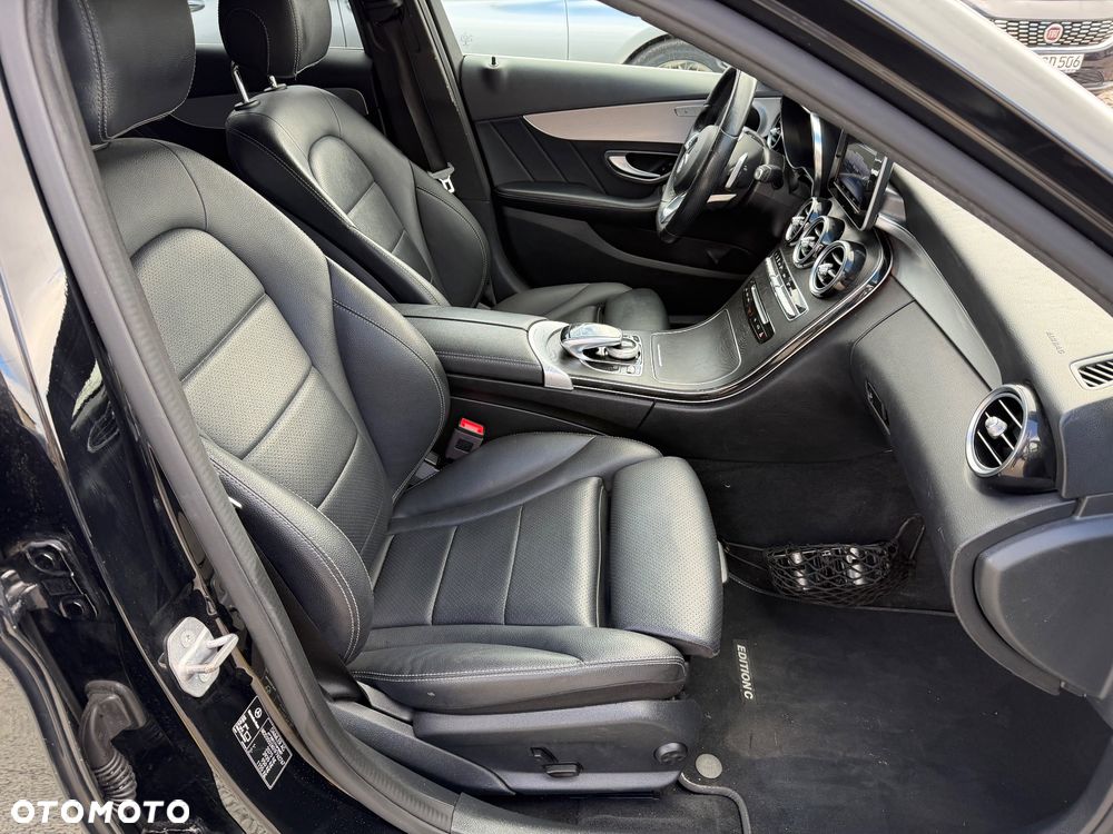 Mercedes-Benz Klasa C 180 9G-TRONIC AMG Line - 31