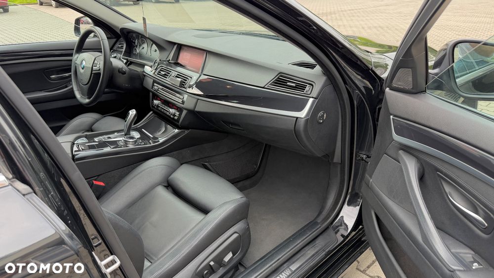 BMW Seria 5 530d xDrive Sport-Aut - 10