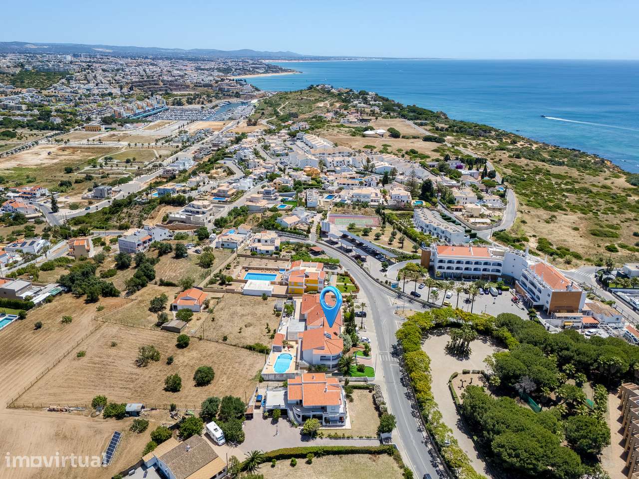 Entre o Mar e a Exclusividade – T1+1 Renovado em São Rafael - Grande imagem: 4/25