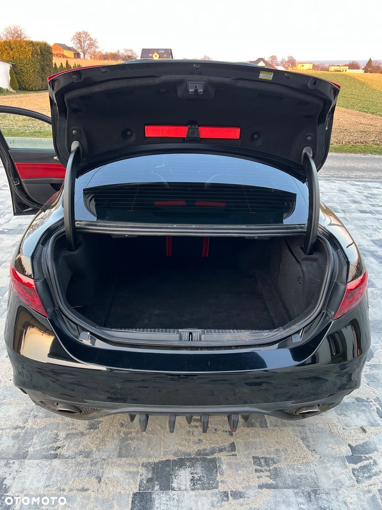 Alfa Romeo Giulia 2.0 Turbo 16V AT8-Q4 Veloce Ti - 22