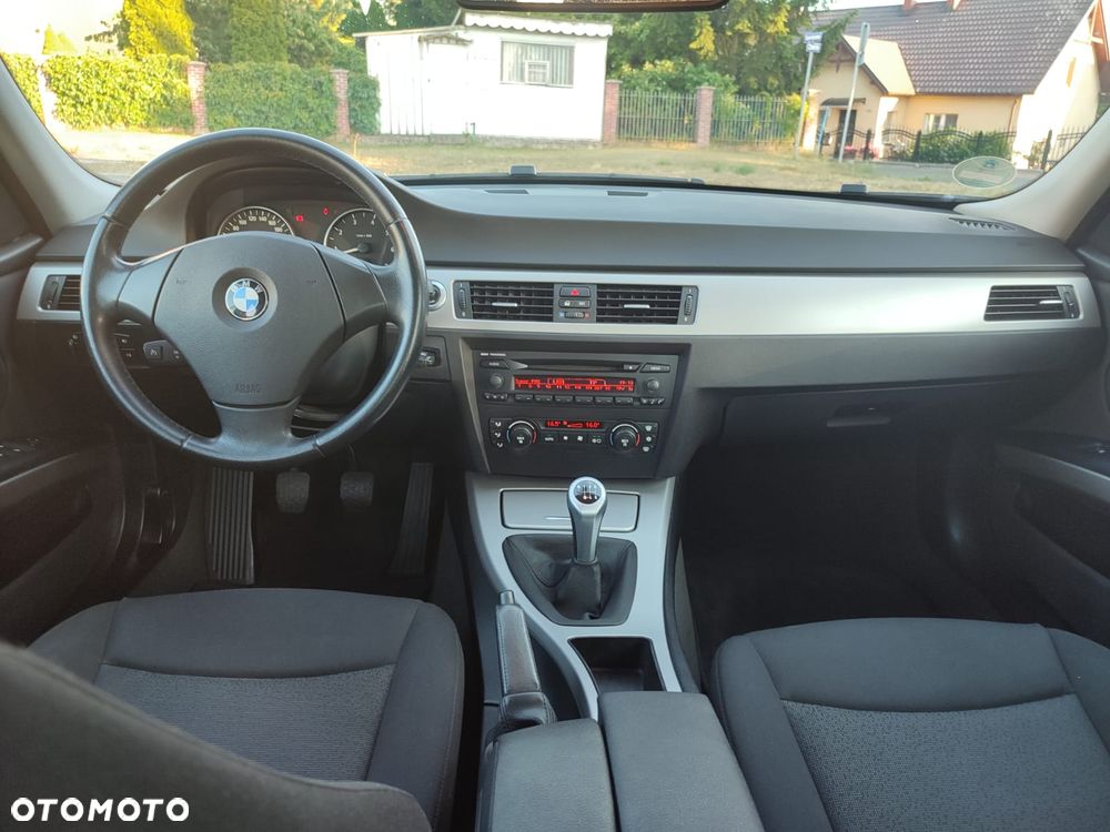 BMW Seria 3 - 25