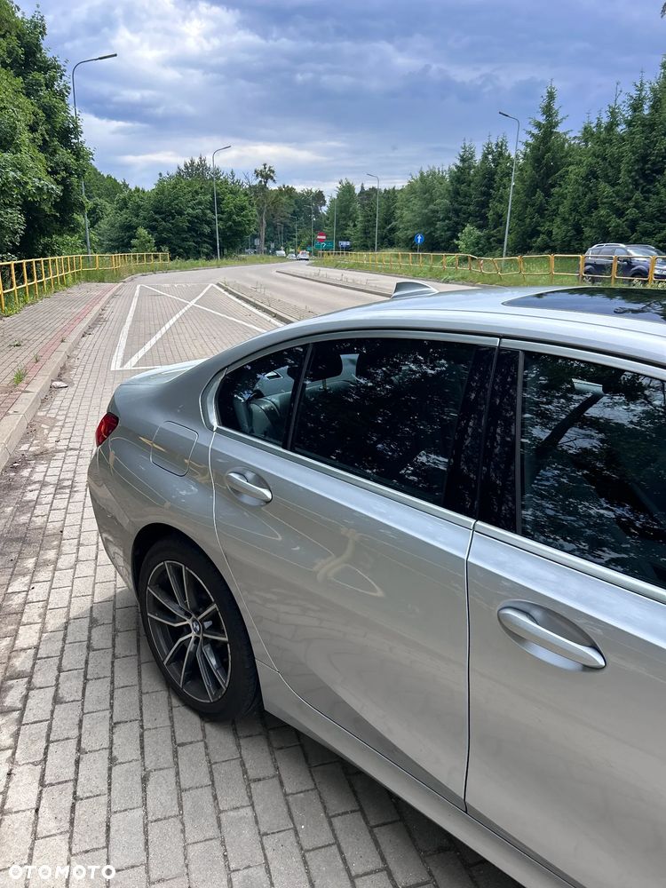 BMW Seria 3 330i Luxury Line sport - 13