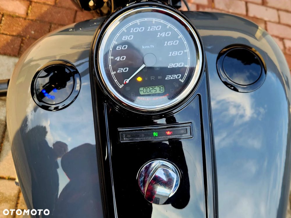 Harley-Davidson Touring Road King - 16
