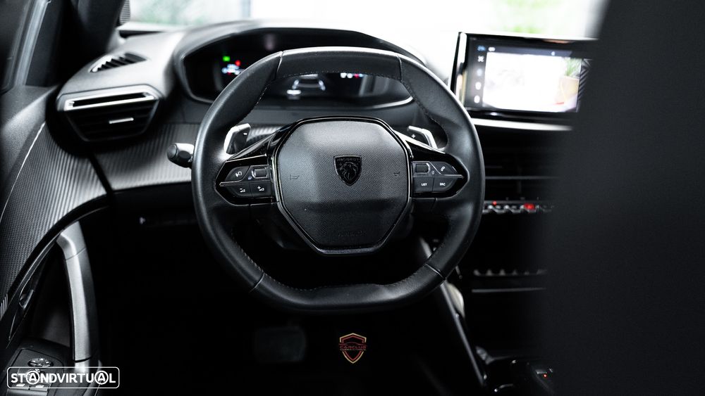 Peugeot 2008 1.5 BlueHDi Allure Pack EAT8 - 17