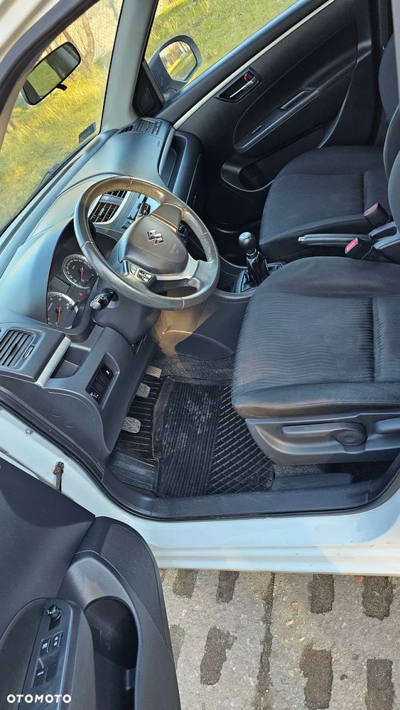 Suzuki Swift 1.3 DDiS Club - 9