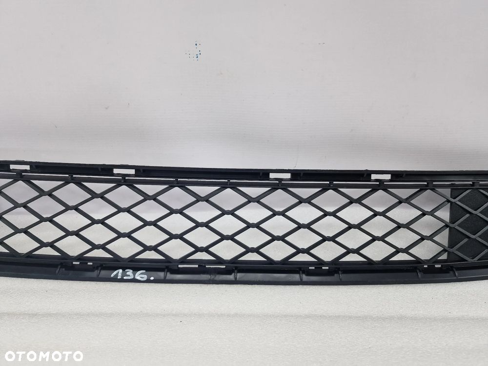 BMW X3 F25 10- KRATKA ŚRODKOWA ZDERZAKA PRZEDNIEGO PRZÓD , NR 51117210465 , NR AUKCJI KR136 - 4