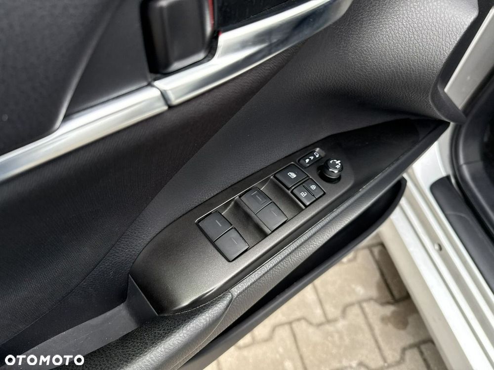 Toyota Camry 2.5 Hybrid Comfort CVT - 12