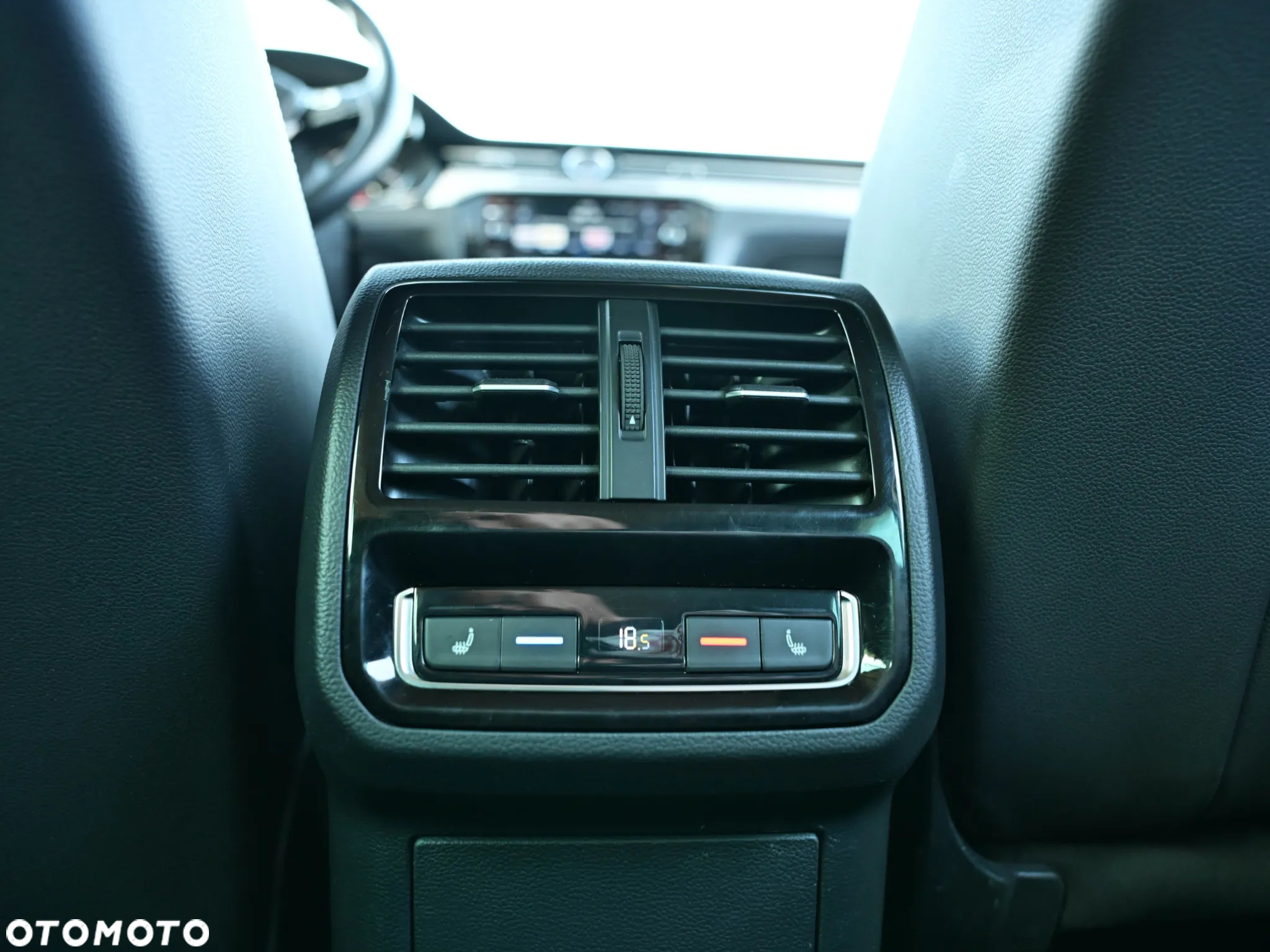 Volkswagen Passat 2.0 TDI BMT Highline DSG - 28