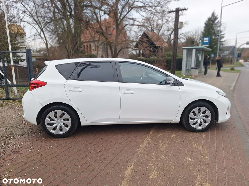 Toyota Auris 1.33 Dual-VVT-i - 9