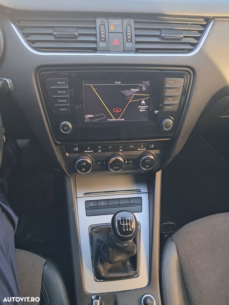 Skoda Octavia 2.0 TDI STYLE - 8