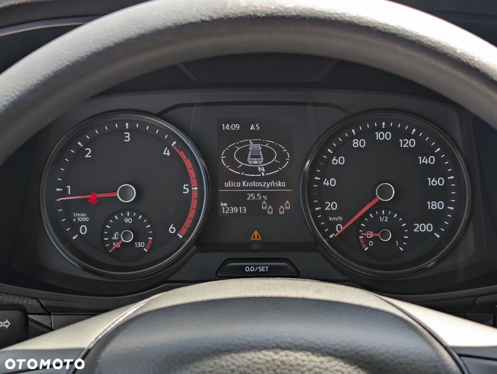 MAN TGE 3.180 Volkswagen Crafter 7 osób Autolaweta Dubel kabina - 23