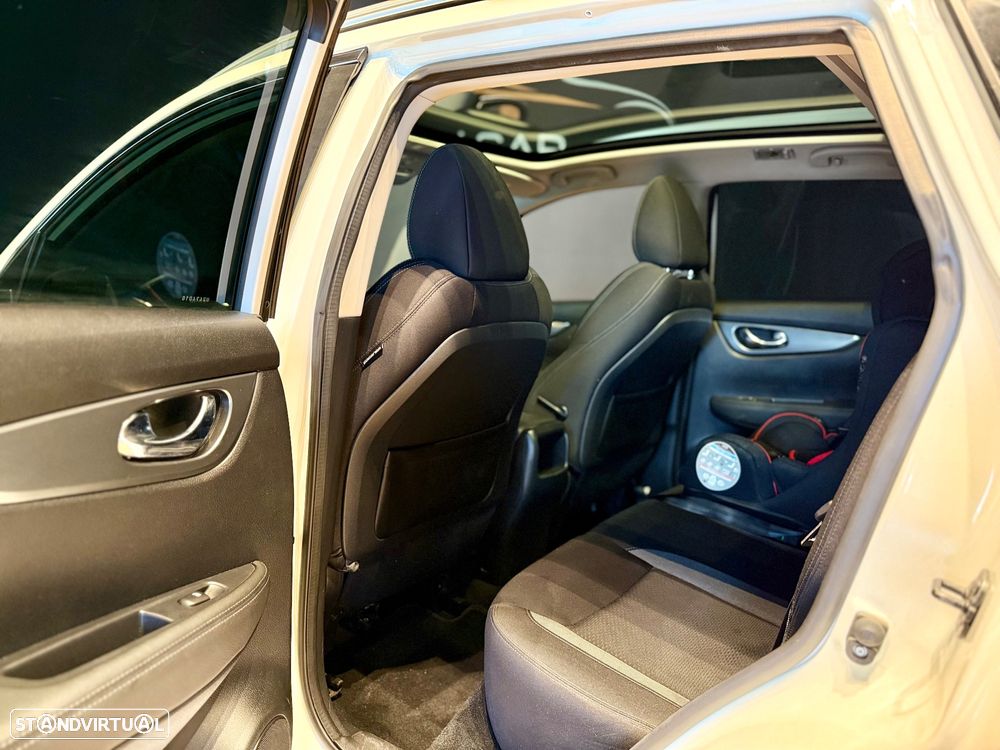 Nissan Qashqai 1.5 dCi N-Connecta J18+Led - 18