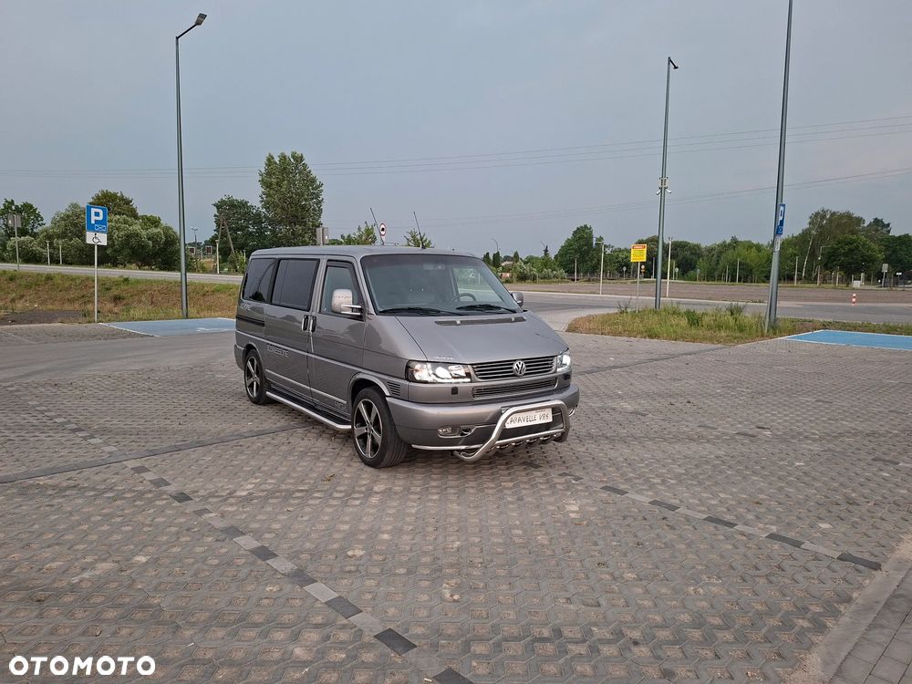 Volkswagen Caravelle - 8