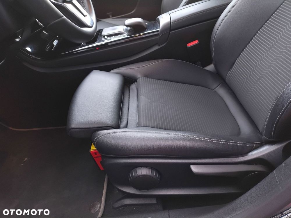 Mercedes-Benz CLA 200 7G-DCT - 12