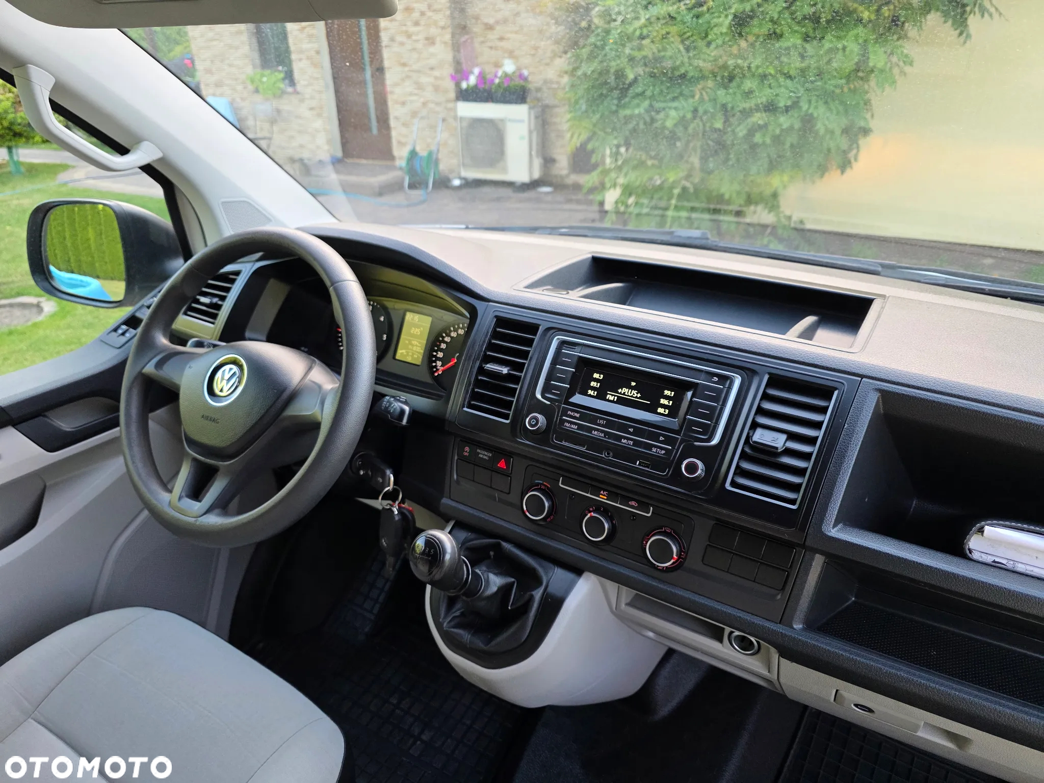 Volkswagen Transporter Long L2H1 - 17