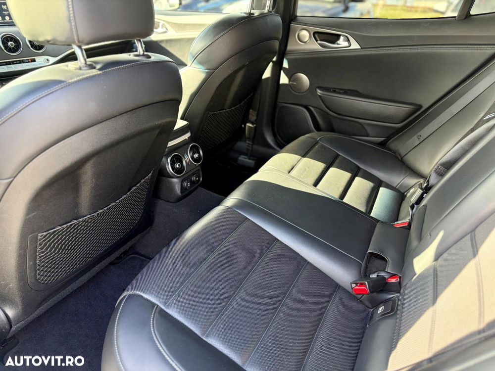 Kia Stinger 2.2 CRDI RWD GT Line - 11