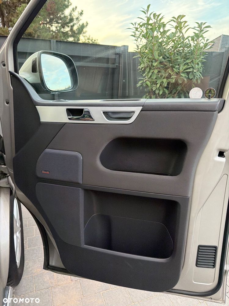 Volkswagen Multivan - 25