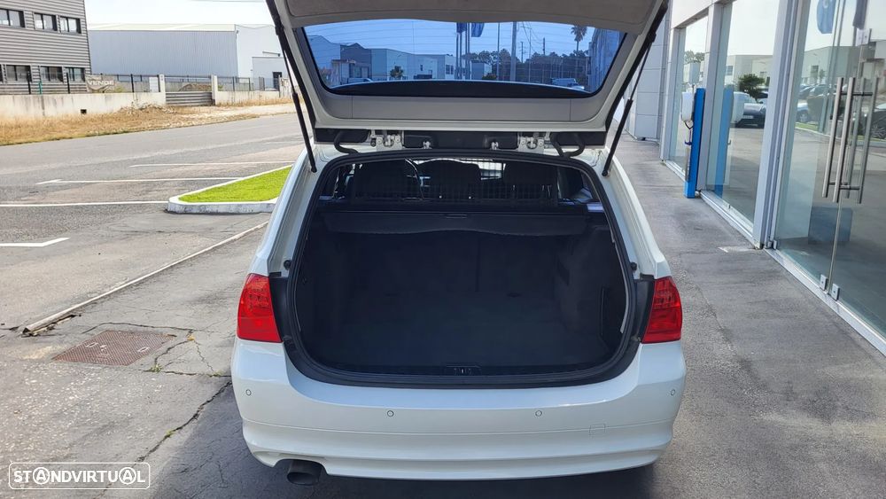 BMW 318 d Sport Line - 11
