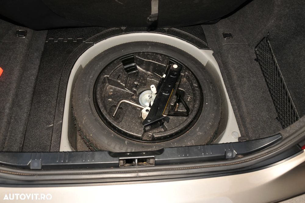 BMW Seria 5 523i Aut. - 28