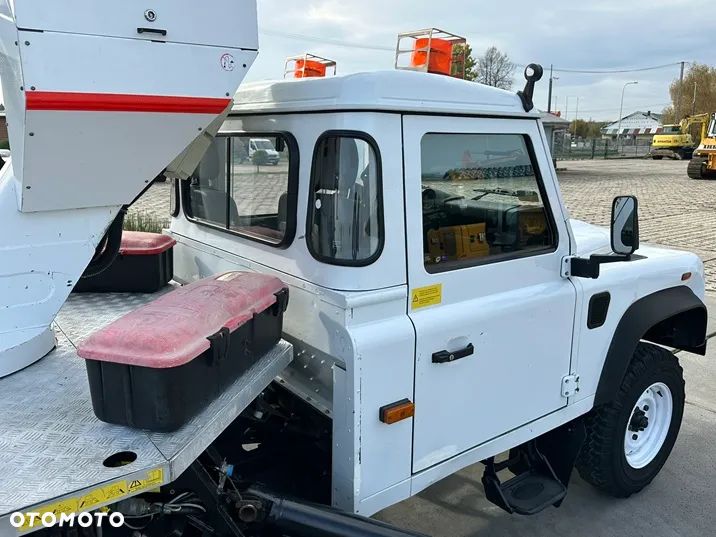 Land Rover Defender - 35