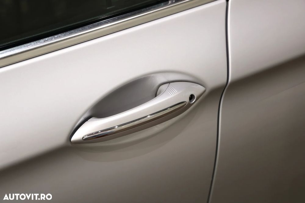 BMW Seria 5 518d Aut. - 32