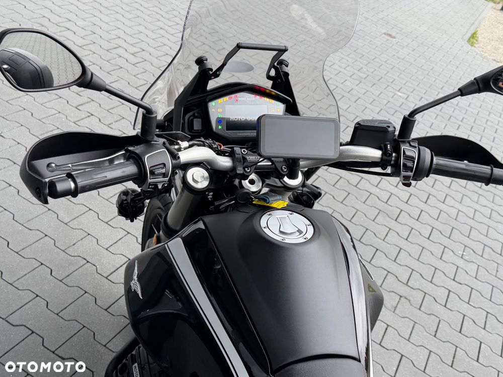 Moto Guzzi V85 - 22