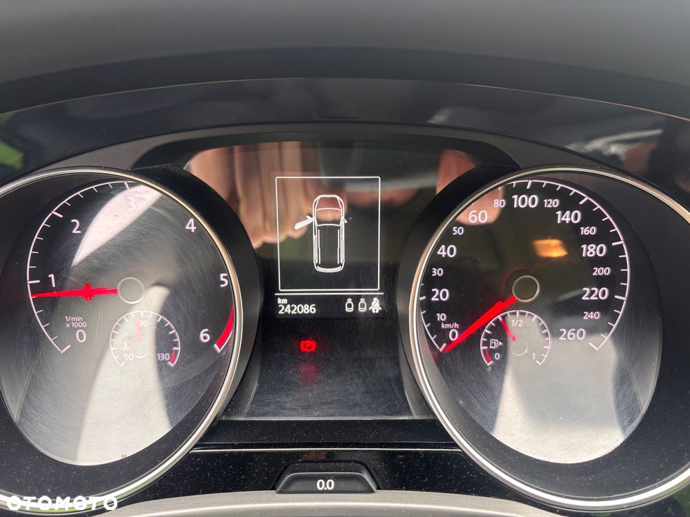 Volkswagen Touran 1.6 TDI BMT Comfortline - 12