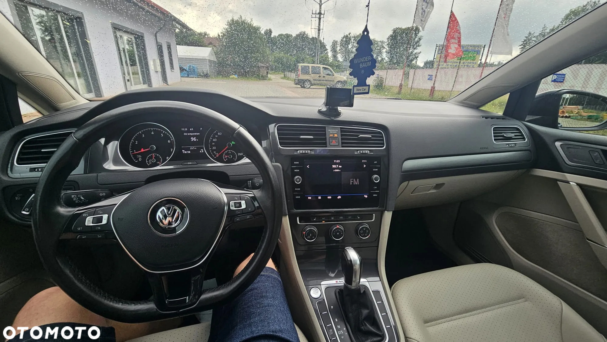 Volkswagen Golf - 11