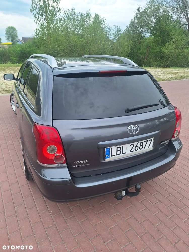 Toyota Avensis - 4