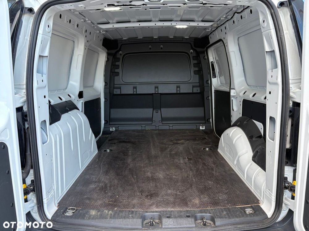 Volkswagen Caddy Maxi Cargo - 15