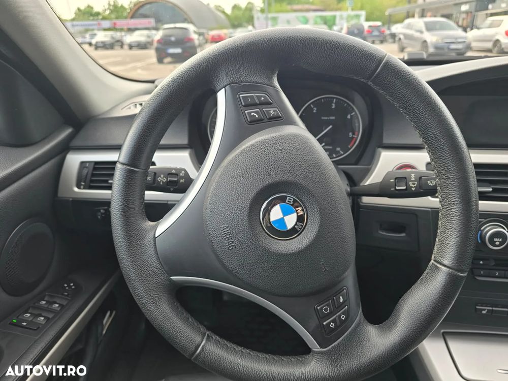 BMW Seria 3 320d DPF Efficient Dynamics Edition - 25